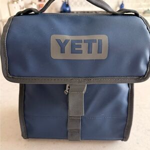 New YETI Day Trip Lunch Bag, Navy